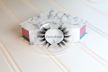 Load image into Gallery viewer, Sunshine : Luxe Medium Lashes
